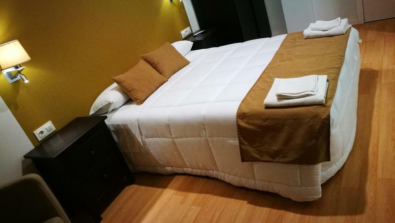 Hotel Moya Navalmoral De La Mata Kültér fotó