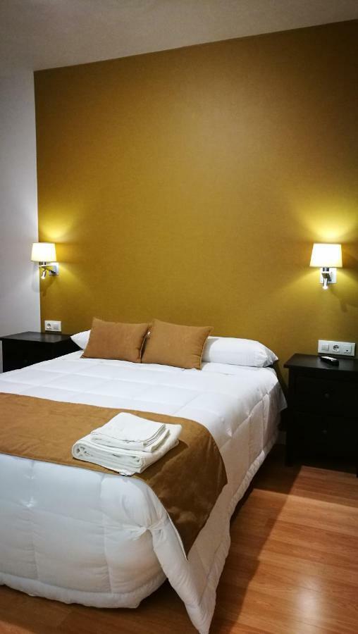 Hotel Moya Navalmoral De La Mata Kültér fotó