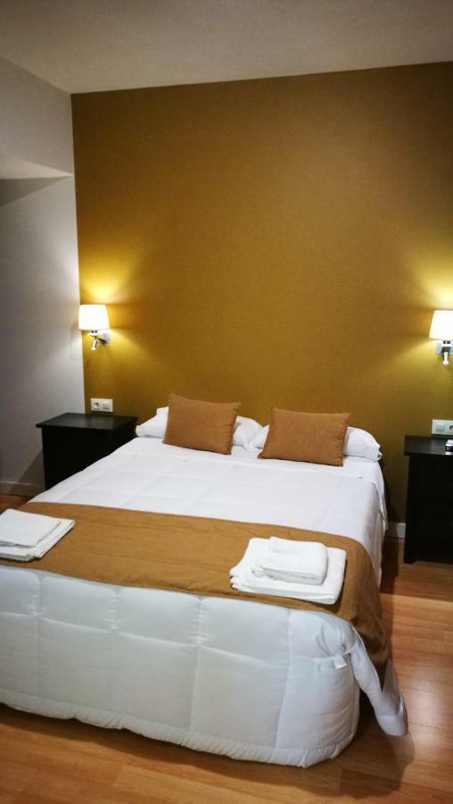 Hotel Moya Navalmoral De La Mata Kültér fotó