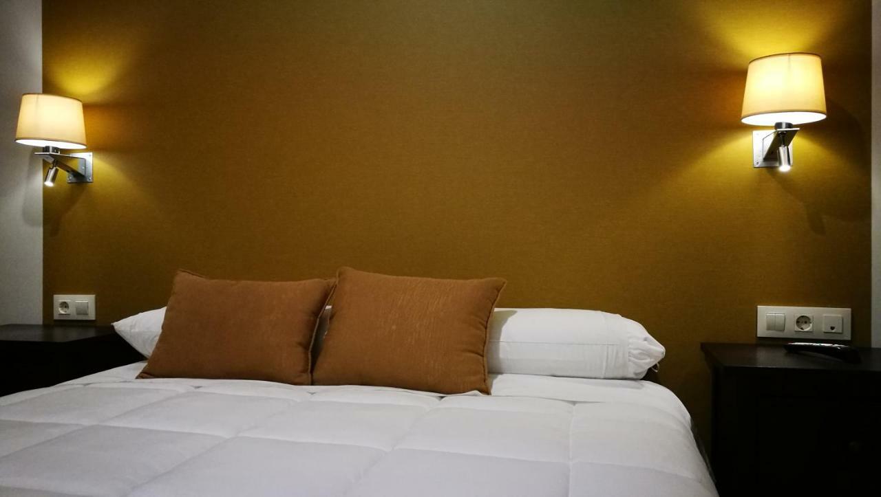 Hotel Moya Navalmoral De La Mata Kültér fotó