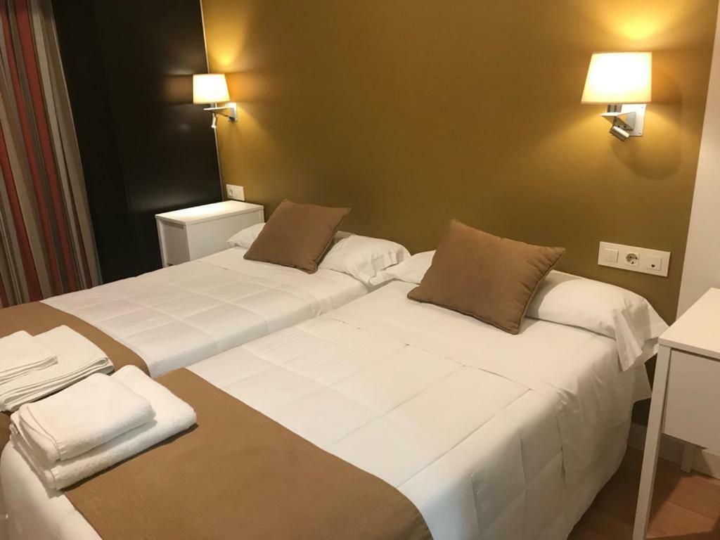 Hotel Moya Navalmoral De La Mata Kültér fotó
