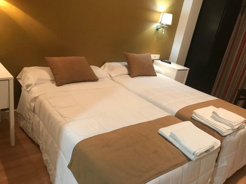 Hotel Moya Navalmoral De La Mata Kültér fotó
