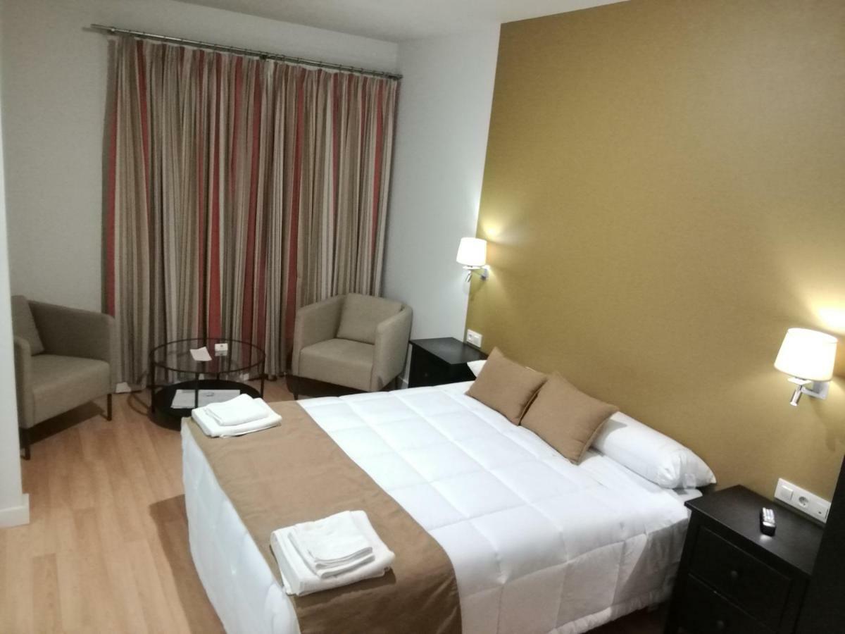 Hotel Moya Navalmoral De La Mata Kültér fotó
