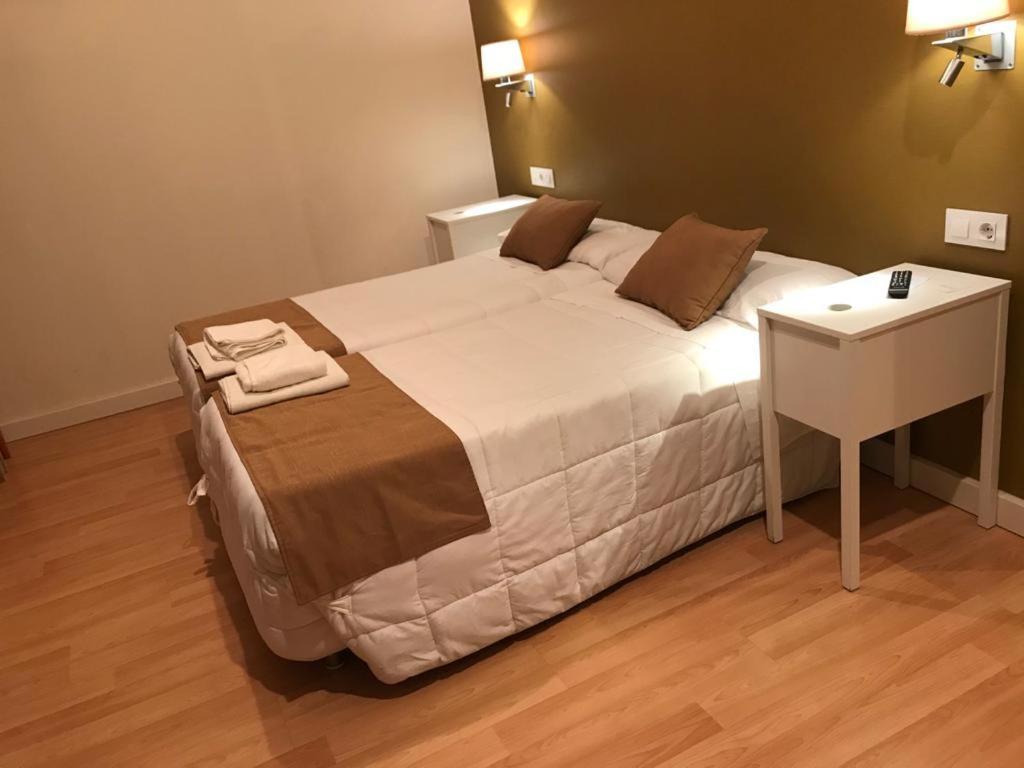 Hotel Moya Navalmoral De La Mata Kültér fotó